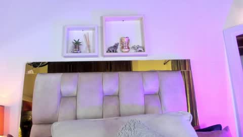 Snapshot of _emily_r chatting on October 18, 12:31 pm Isabella online show from October 18, 12:31 pm