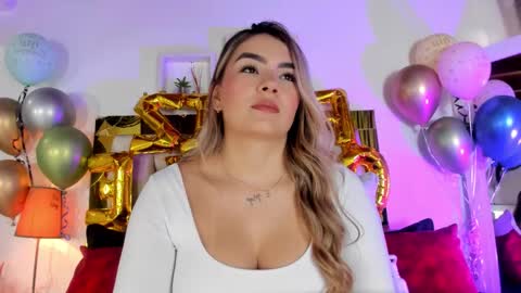 Snapshot of _emily_r chatting on September 16, 12:18 pm Isabella online show from September 16, 12:18 pm