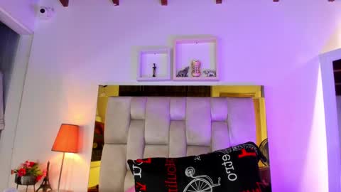 Snapshot of _emily_r chatting on March 7, 3:07 pm Isabella online show from March 7, 3:07 pm