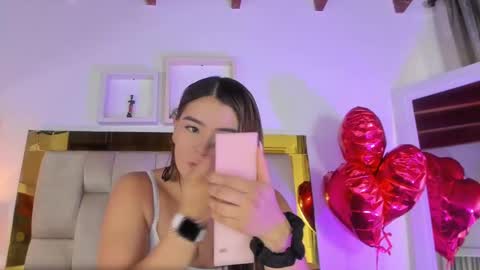 Snapshot of _emily_r chatting on February 18, 12:06 pm Isabella online show from February 18, 12:06 pm