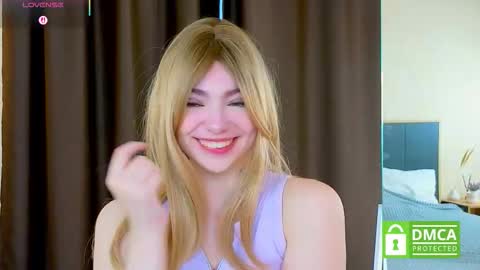 Snapshot of _emilyzortea_ chatting on October 7, 8:32 am Emily online show from October 7, 8:32 am