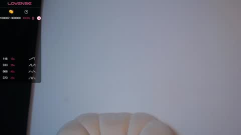 _esmeraldiyaa_ online show from February 16, 10:10 pm