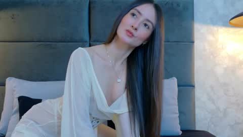 Gloriana online show from March 6, 2:05 pm