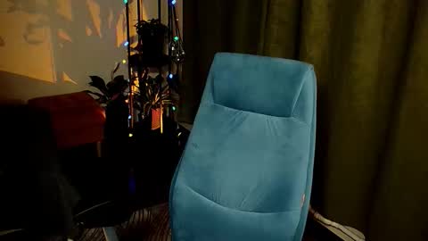 Snapshot of _goldilocks__ chatting on October 1, 4:50 pm _goldilocks__ online show from October 1, 4:50 pm