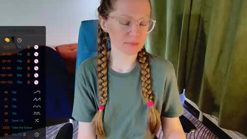 Snapshot of _goldilocks__ chatting on September 12, 7:10 am _goldilocks__ online show from September 12, 7:10 am