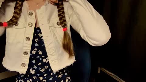 Snapshot of _goldilocks__ chatting on October 6, 6:04 pm _goldilocks__ online show from October 6, 6:04 pm