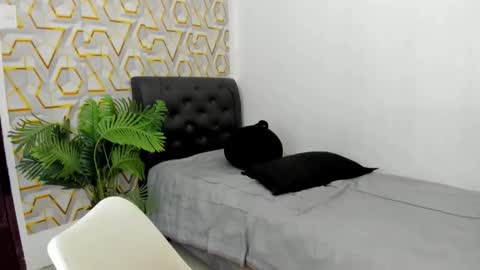 yanie online show from October 7, 2:07 am