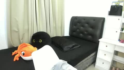 yanie online show from January 9, 5:18 pm