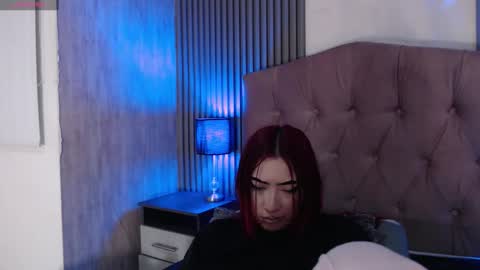 Mia online show from December 18, 6:36 pm