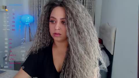 _just_a_queen_3 online show from November 11, 3:47 pm