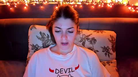 Snapshot of _just_a_simple_girl chatting on February 19, 5:27 pm _just_a_simple_girl online show from February 19, 5:27 pm