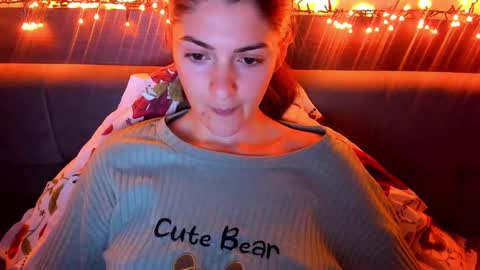 Snapshot of _just_a_simple_girl chatting on October 14, 5:49 pm _just_a_simple_girl online show from October 14, 5:49 pm