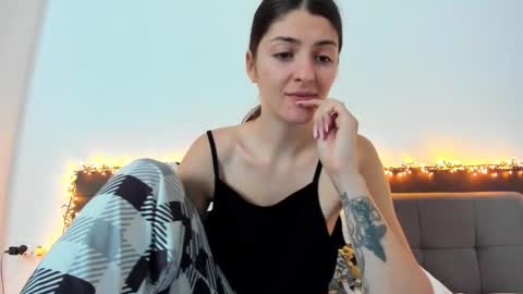 Snapshot of _just_a_simple_girl chatting on October 8, 12:55 pm _just_a_simple_girl online show from October 8, 12:55 pm