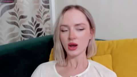 Kiara 0100 - 0700 UTC almost every day online show from January 13, 12:35 pm