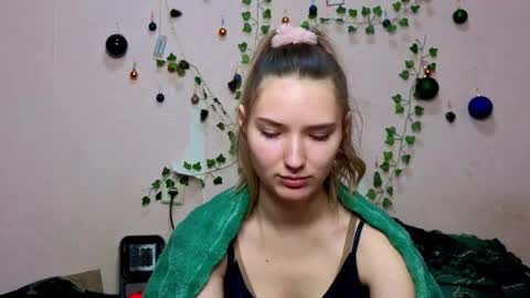 _kikiclark_ online show from January 15, 9:12 pm