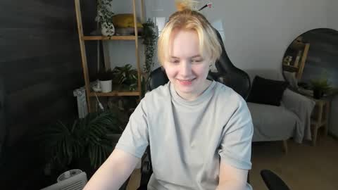 Li online show from October 2, 8:40 pm