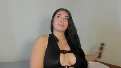 _kimtorres_ online show from March 7, 12:54 am