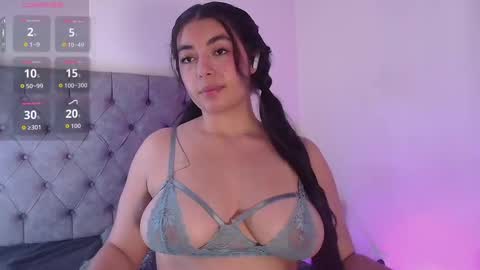 _kimtorres_ online show from October 23, 6:09 pm