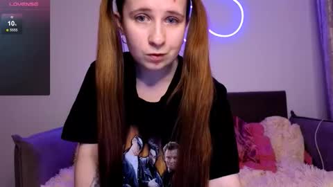 _kylle_ online show from November 17, 10:23 pm