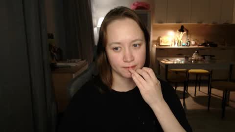 _lalune_ online show from March 12, 2:32 pm