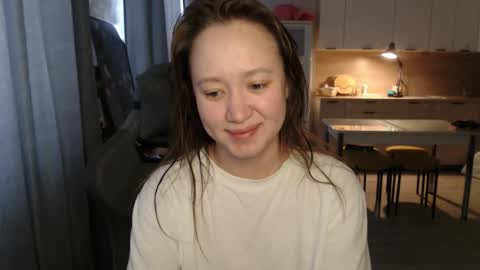 _lalune_ online show from March 23, 7:02 am