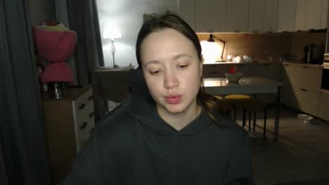 _lalune_ online show from February 18, 2:39 pm