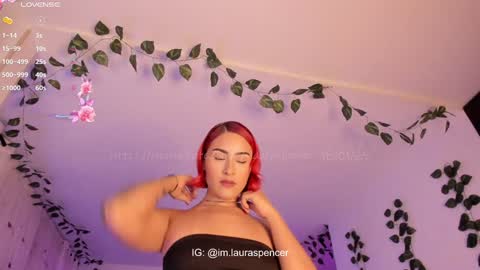 Snapshot of _lauraspencer_ chatting on January 18, 11:44 pm Laura online show from January 18, 11:44 pm