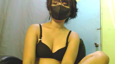 _lilies_gigi_ online show from February 23, 12:35 am