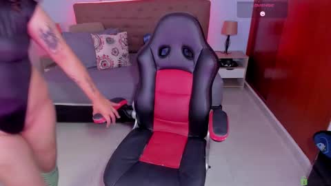 Liily online show from November 7, 8:33 pm