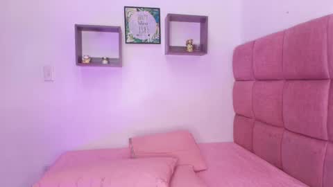 Snapshot of _lorrayne_ chatting on February 20, 11:53 am Lorrayne online show from February 20, 11:53 am