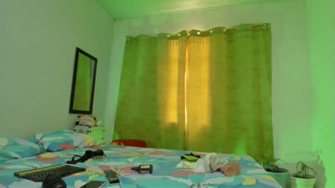 _luanawilding online show from October 18, 4:22 pm