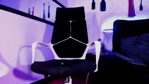 MISS LUNA online show from January 5, 9:15 am