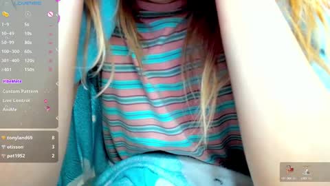 Snapshot of _mari_so chatting on March 10, 8:39 am Scarlett online show from March 10, 8:39 am