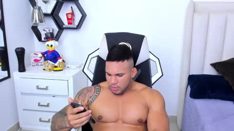 _matthew_santos_ online show from February 8, 11:24 pm