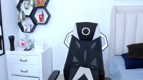 _matthew_santos_ online show from February 24, 1:24 am