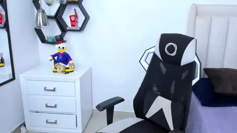 _matthew_santos_ online show from February 4, 12:51 am