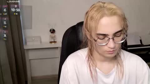 _meow_neko_ online show from February 17, 9:08 am