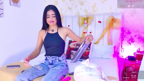 Mia Monroe online show from December 19, 8:15 pm