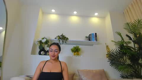 Mia online show from June 5, 9:53 pm