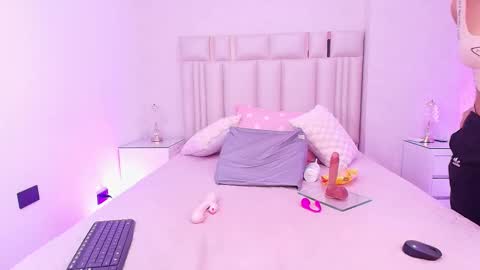 Mia  online show from March 13, 12:08 pm