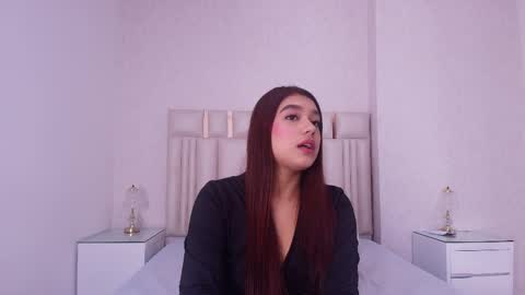 Mia  online show from April 13, 11:58 am