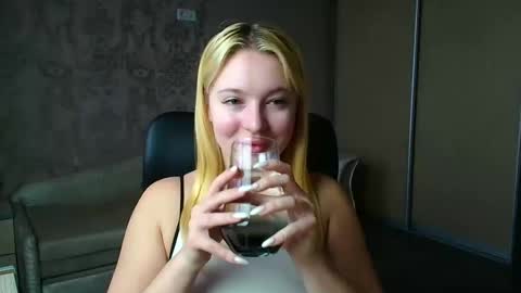 Melanie online show from February 23, 11:45 am