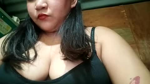 _milkytitsmomxx_ online show from August 3, 5:19 pm