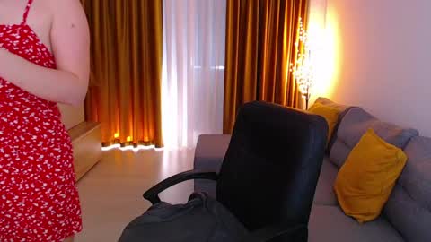 Mia online show from April 1, 1:41 pm