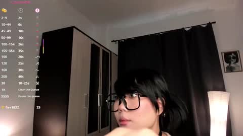 Snapshot of _molly_molly_molly_ chatting on October 5, 12:13 pm _molly_molly_molly_ online show from October 5, 12:13 pm