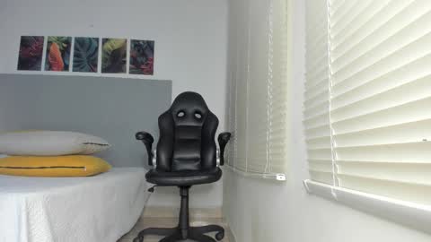 _molly_rosse_ online show from February 10, 11:57 am