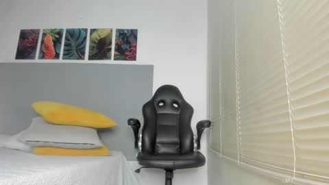 _molly_rosse_ online show from February 2, 12:12 pm