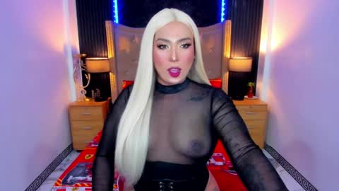 _natashacooper_ online show from March 25, 7:37 am