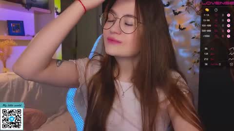 Mia with a big heart  online show from November 9, 12:08 pm