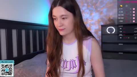 Snapshot of _nemalkovamia chatting on September 14, 1:56 pm Mia with a big heart online show from September 14, 1:56 pm